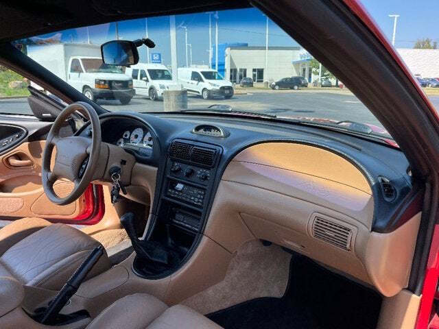 1996 Ford Mustang SVT Cobra 17