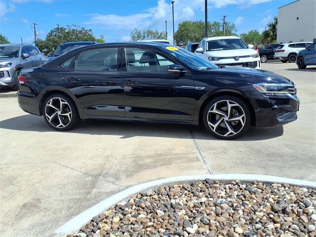 2022 Volkswagen Passat R-Line