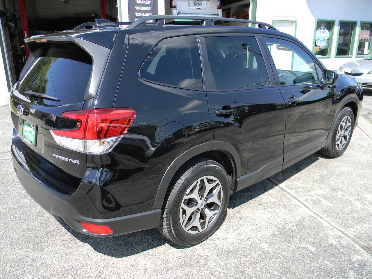 View vehicle photo 6