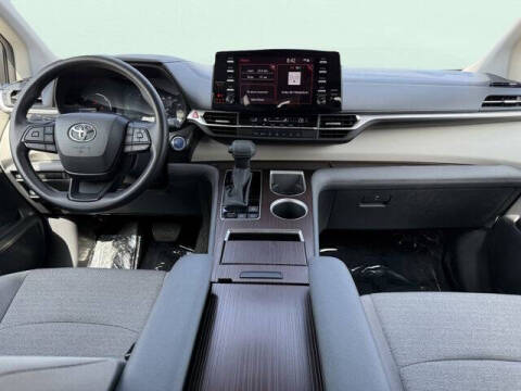 2024 Toyota Sienna LE 8-Passenger