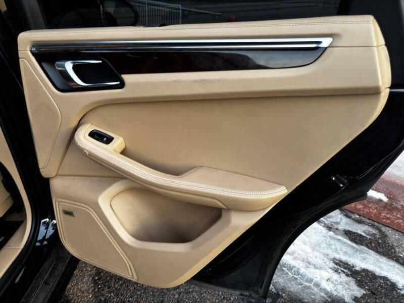 2015 Porsche Macan Turbo