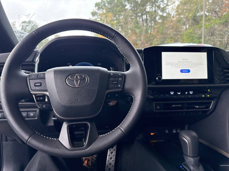 2025 Toyota Camry SE