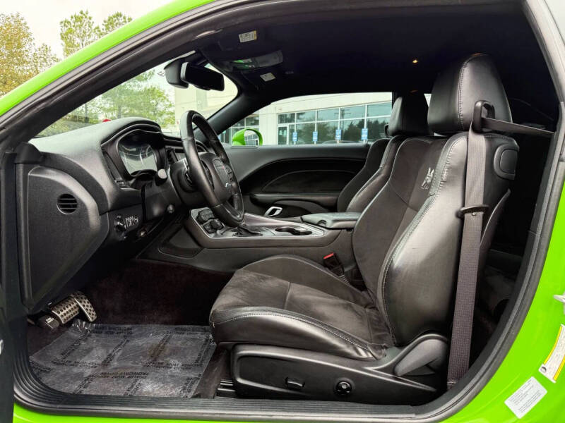 2017 Dodge Challenger 392 HEMI Scat Pack Shaker