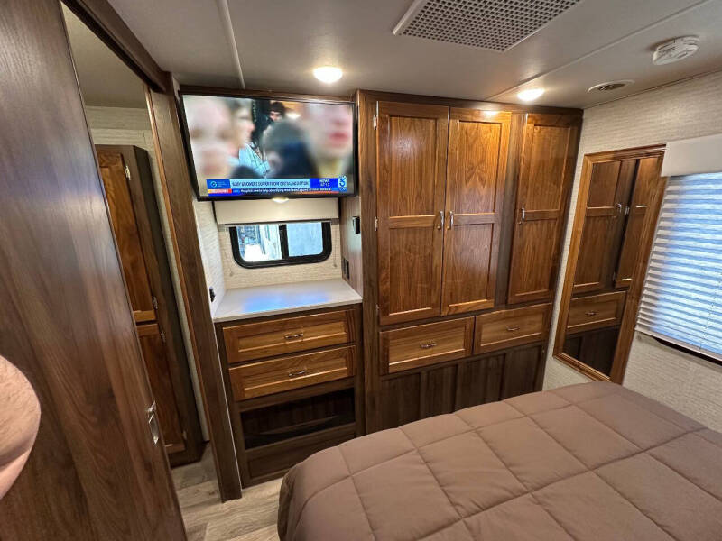 2020 Winnebago Intent 28y