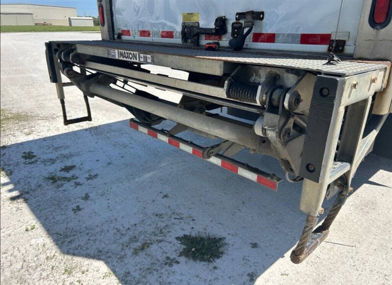 2019 Freightliner M2 106