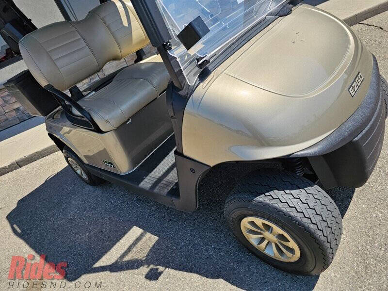 2020 E-Z-GO RXV ELiTE