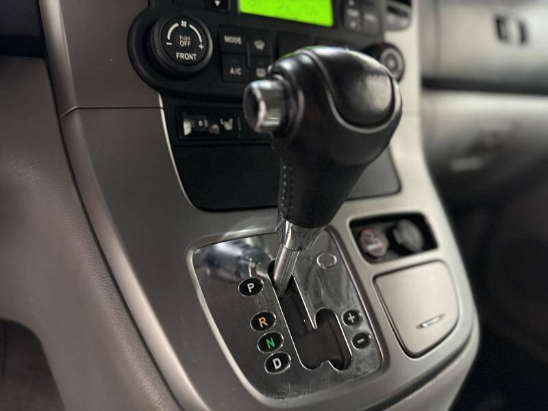 2007 Hyundai Entourage SE