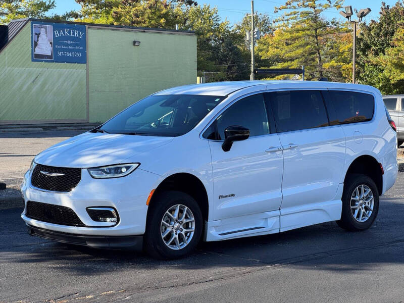 2024 Chrysler Pacifica Touring