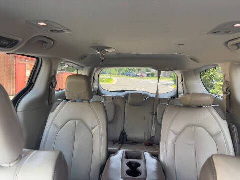 2017 Chrysler Pacifica Touring-L