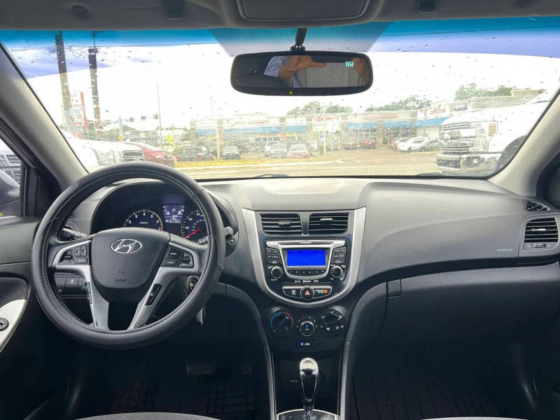 2013 Hyundai Accent SE