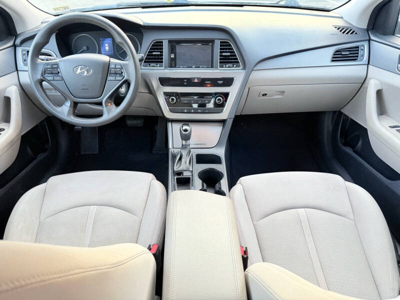 2017 Hyundai Sonata Base photo 14