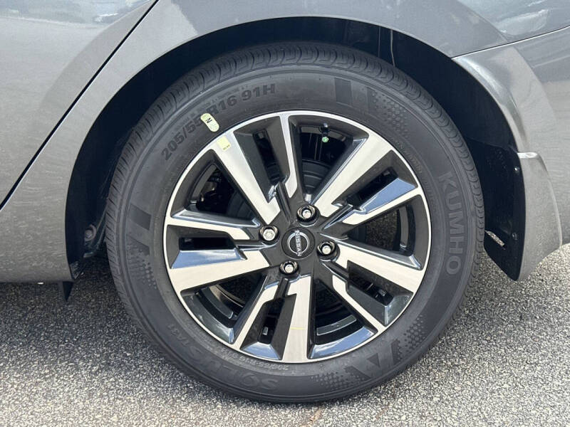 2025 Nissan Versa SV