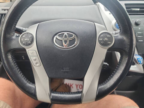 2014 Toyota Prius v Five