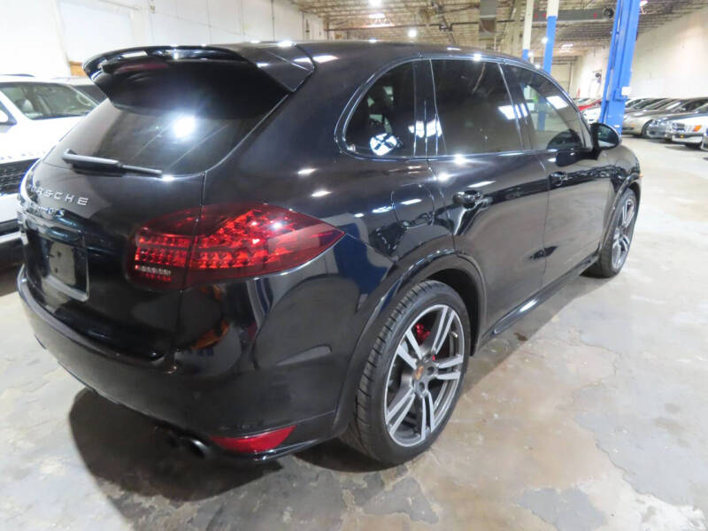 2014 Porsche Cayenne GTS