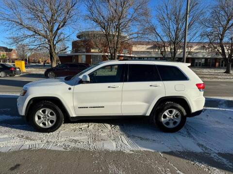 2017 Jeep Grand Cherokee for sale at Mulder Auto Tire and Lube in Orange City IA
