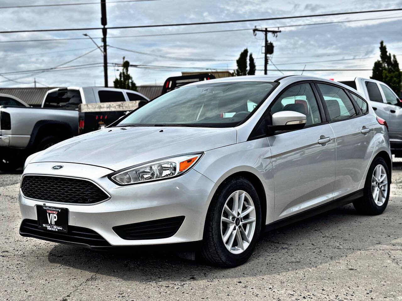 Dk. Gray 2017 Ford Focus SE SE 4dr Hatchback 2