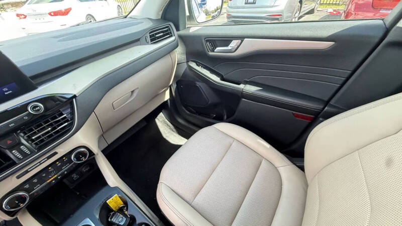 2022 Ford Escape SEL