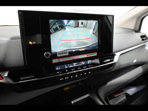 2025 Toyota Sienna LE 8-Passenger