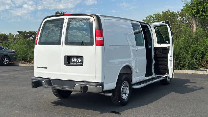 2025 Chevrolet Express 2500