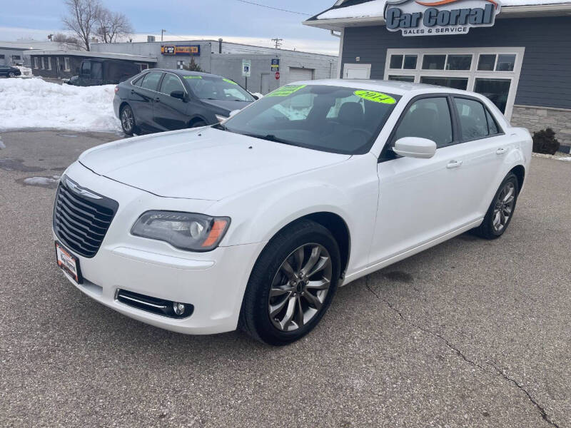2014 Chrysler 300 S's photo