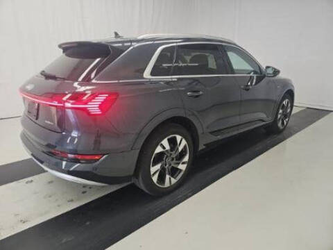 2022 Audi e-tron quattro Premium Plus