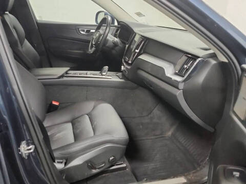 2020 Volvo XC60 T8 eAWD Momentum