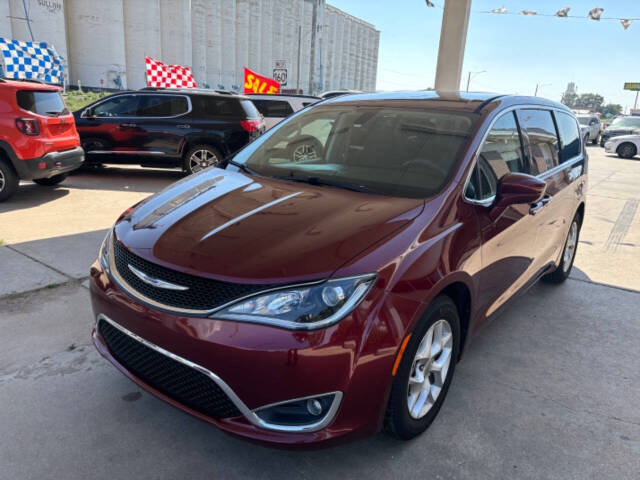 2018 Chrysler Pacifica for sale at Kansas Auto Sales in Ulysses, KS