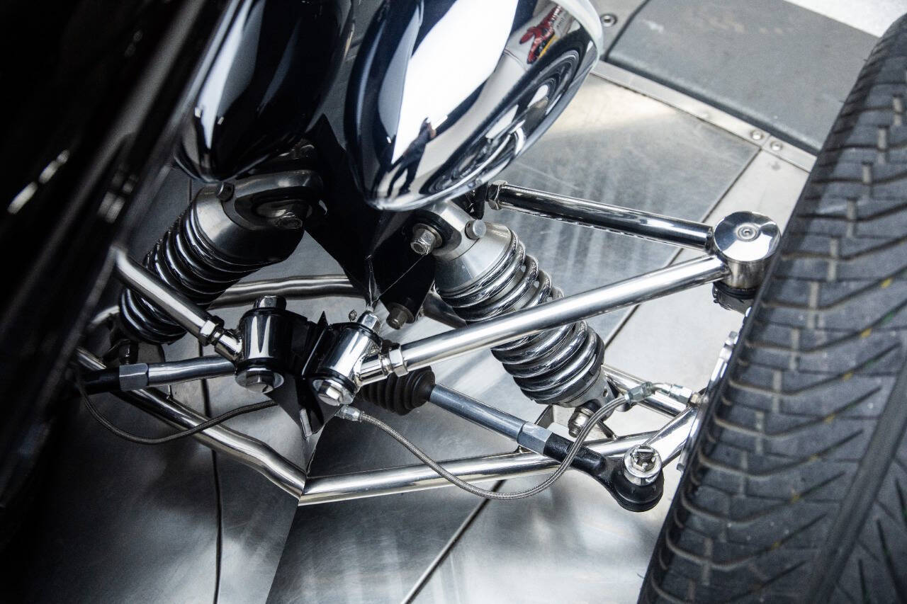 1933 Ford Model 40 18