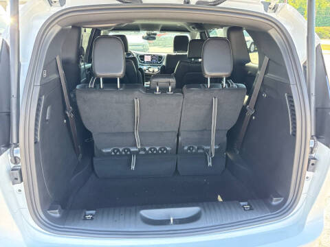 2027 Chrysler Pacifica Select