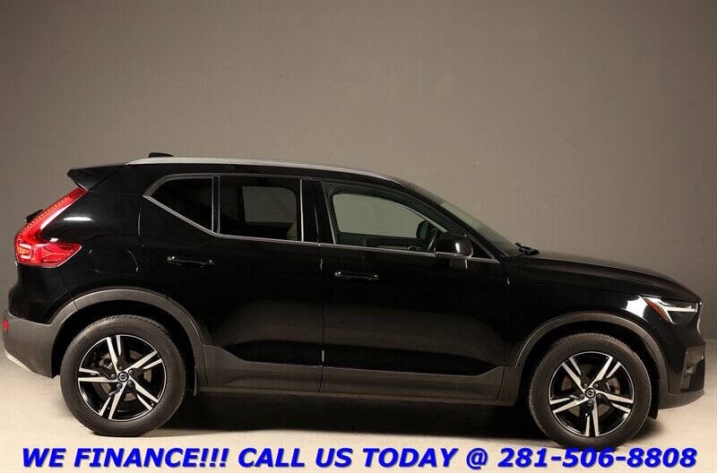 2023 Volvo XC40 B5 Plus Bright Theme