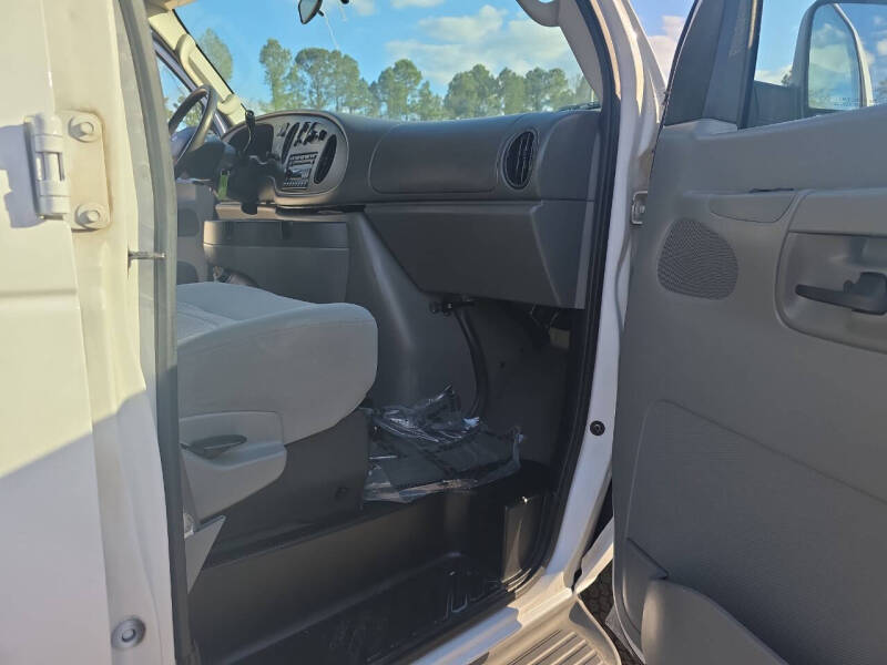 2006 Ford E-Series E-350 SD XLT