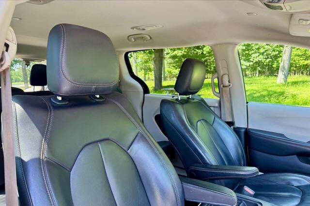 2017 Chrysler Pacifica Touring-L
