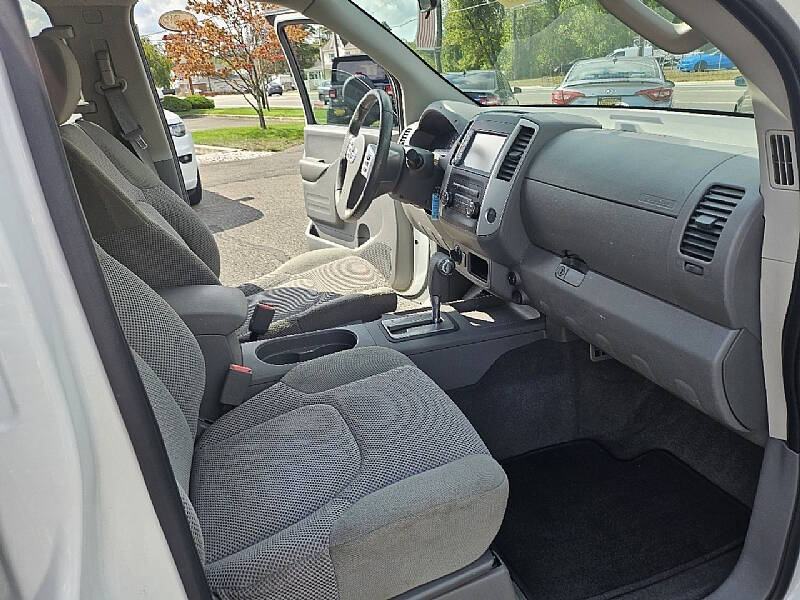 2019 Nissan Frontier SV photo 13