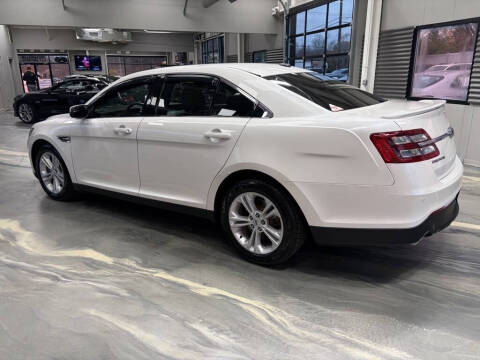 2018 Ford Taurus SEL