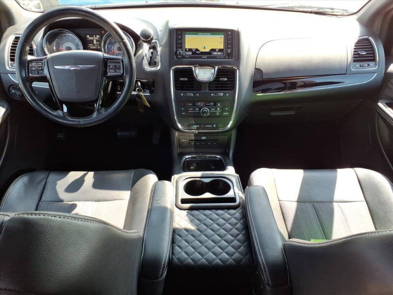 2014 Chrysler Town and Country S