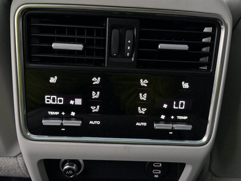 2023 Porsche Cayenne S Platinum Edition