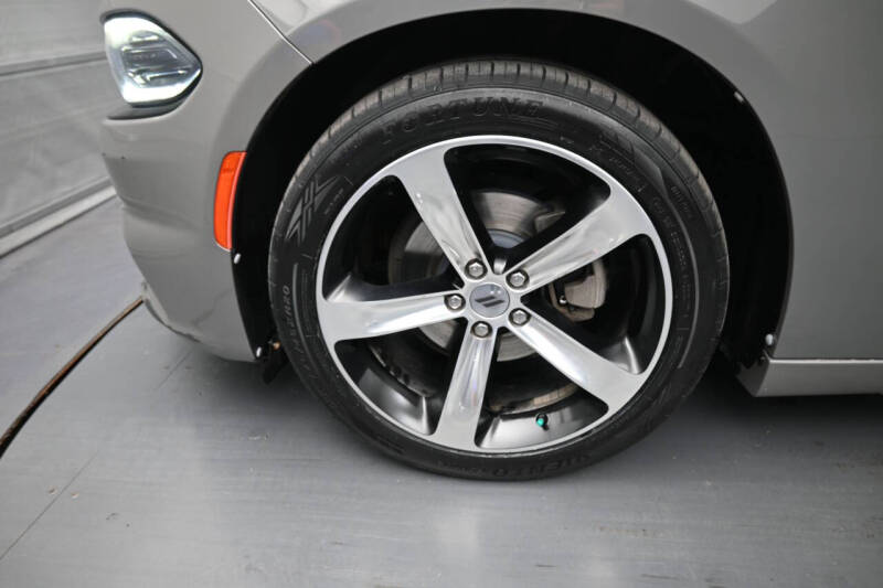 2017 Dodge Charger SE