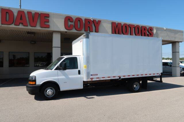 2021 Chevrolet Express Cutaway Base's photo