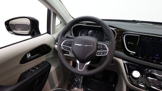 2023 Chrysler Pacifica Plug-In Hybrid Limited