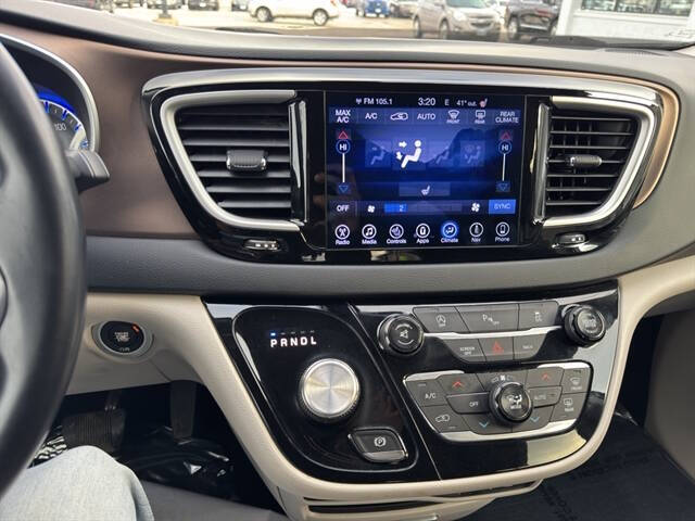 2017 Chrysler Pacifica Touring-L