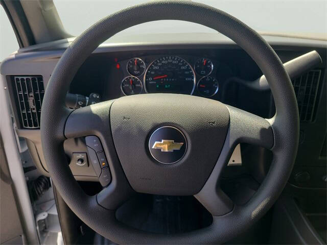 2025 Chevrolet Express 2500