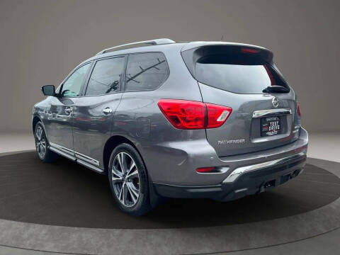 2017 Nissan Pathfinder Platinum