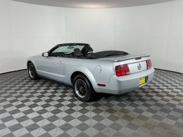 2007 Ford Mustang V6 Deluxe