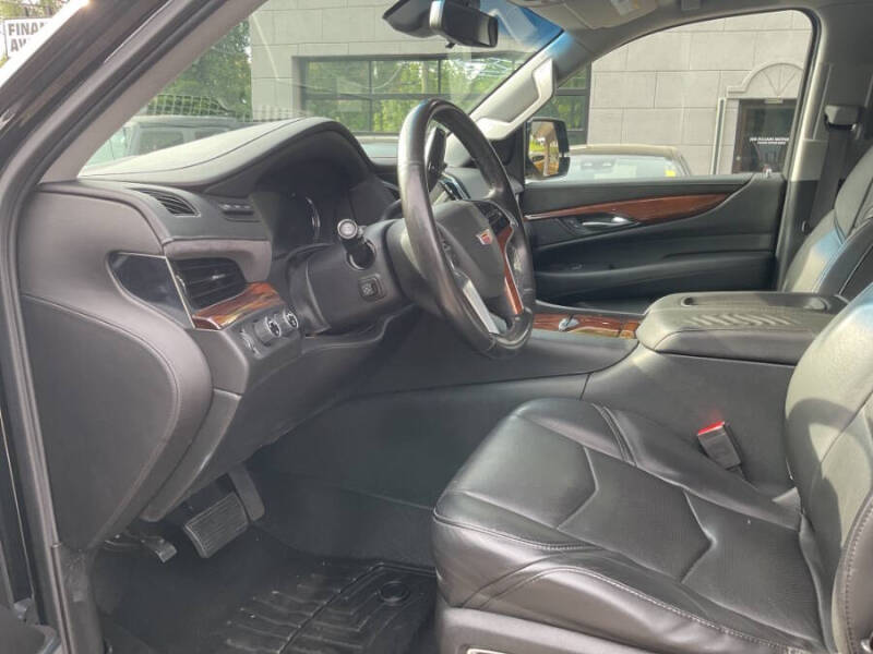 2017 Cadillac Escalade Luxury