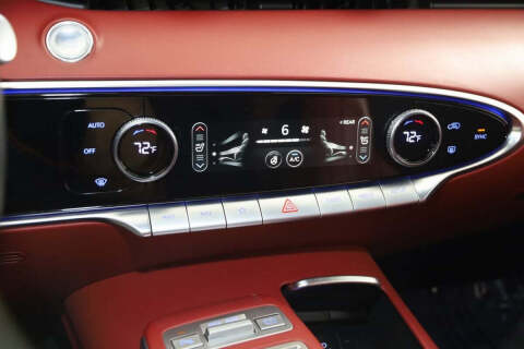 2023 Genesis GV70 2.5T Standard