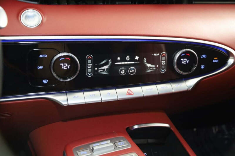 2023 Genesis GV70 2.5T Standard