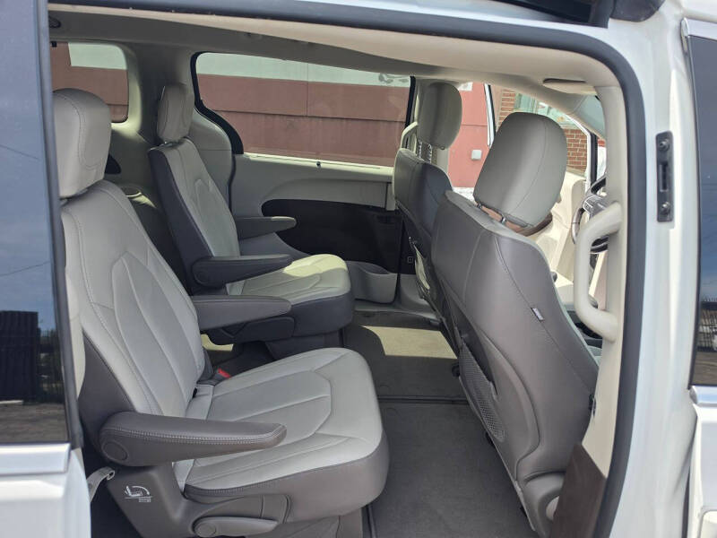 2017 Chrysler Pacifica Touring-L