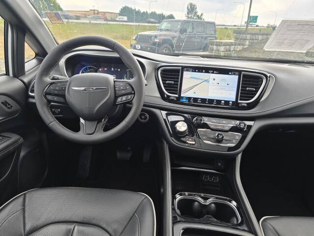 2023 Chrysler Pacifica Plug-In Hybrid Limited