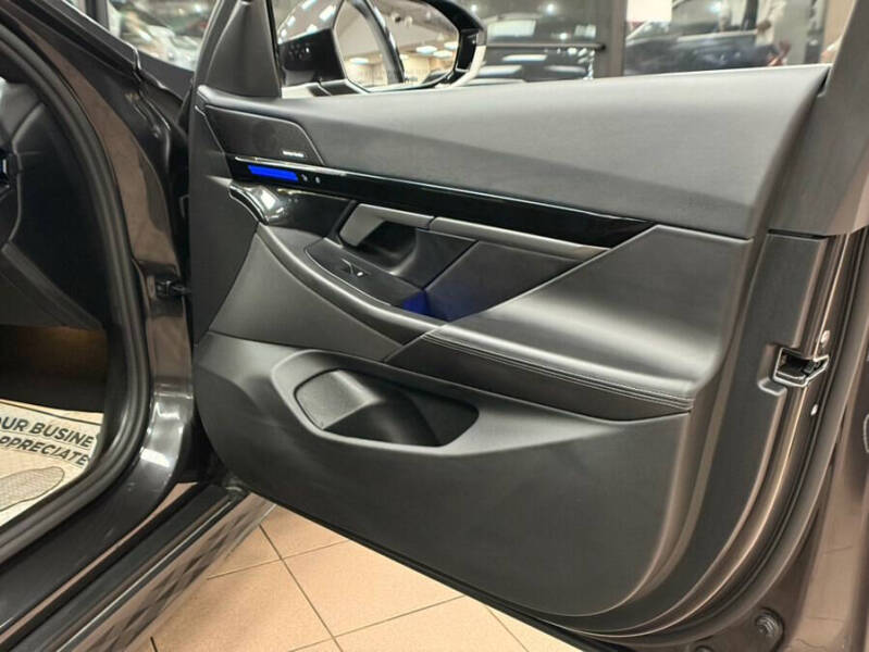 2025 BMW 5 Series 530i xDrive