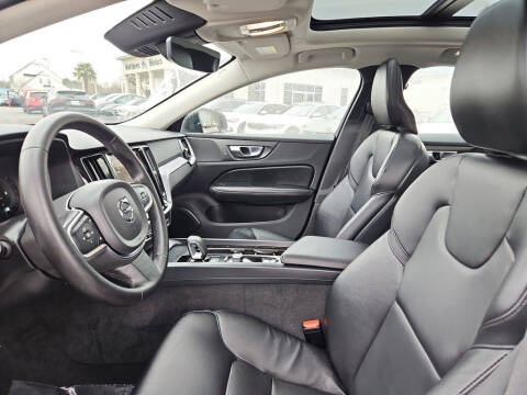 2024 Volvo S60 B5 Core Dark Theme